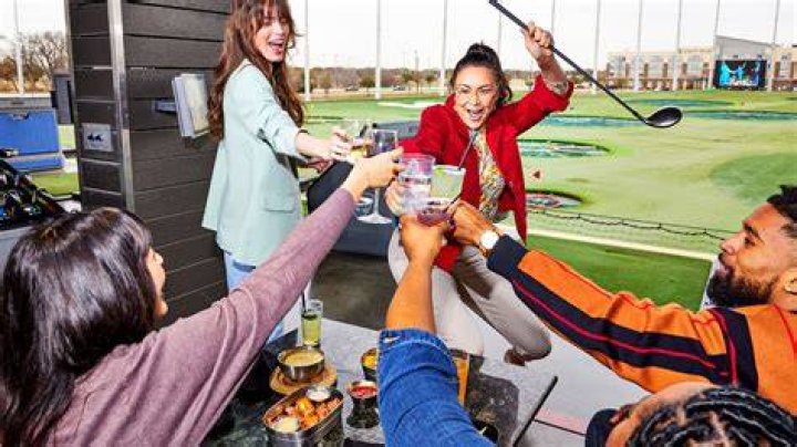 How To Make Friends At A Golf Club