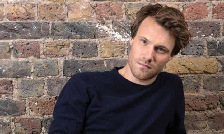Hugh Skinner Wife, Net Worth, News, Parents, Age, Height