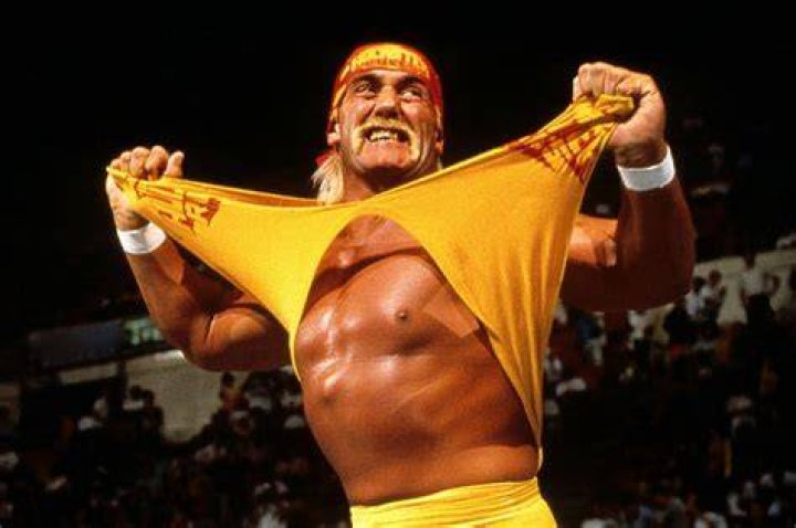 Hulk Hogan posing in the ring Cropped