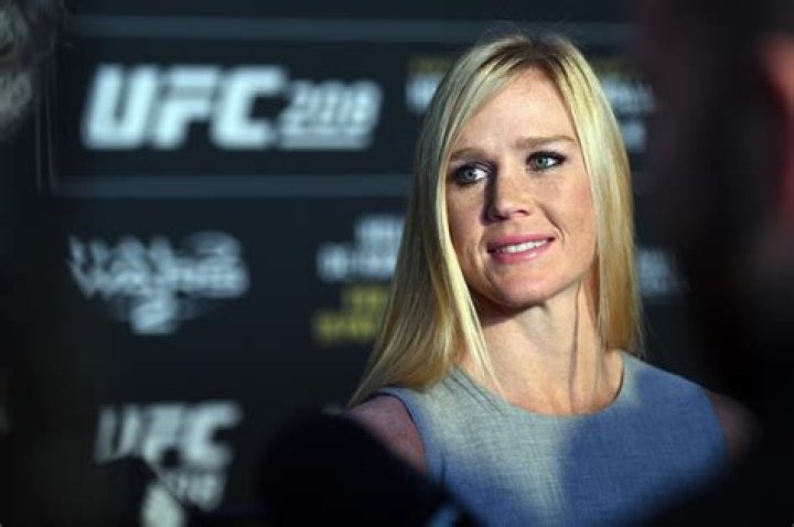 ‘I Don’t Know, Just Having a Drink!’ – Holly Holm’s Legendary Response After
Shoving Ronda Rousey at the UFC Weigh-Ins
