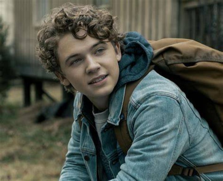 Igby Rigney as Warren Flynn in Netflix Midnight Mass