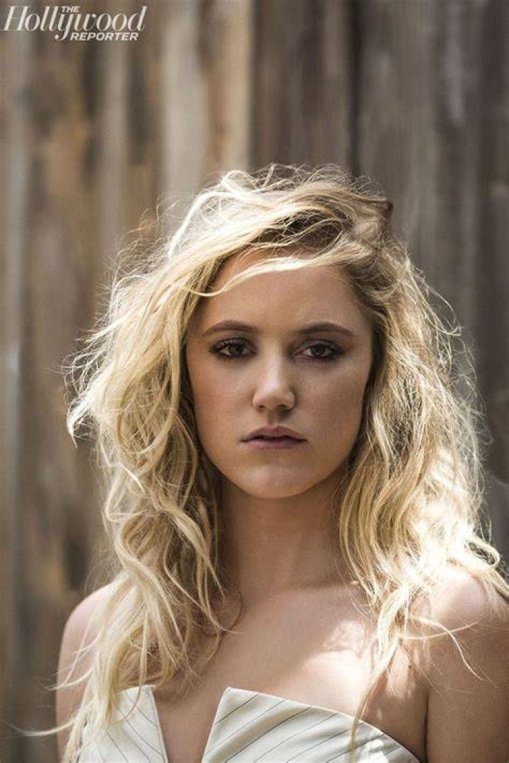 ‘Independence Day’ Actress Maika Monroe Goes From Pro Kiteboarder to Breakout Star