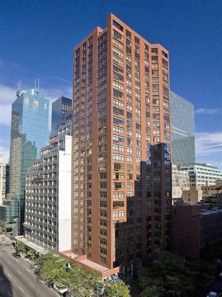 International Plaza, 303 East 43rd Street, NYC - Condo Apartments