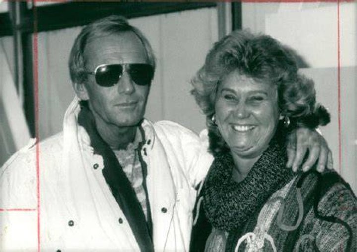 Is Noelene Edwards still married to Paul Hogan (Crocodile Dundee)?