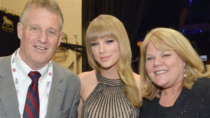 Is There A Chance That Taylor Swift's Parents Are Remarrying Each Other?