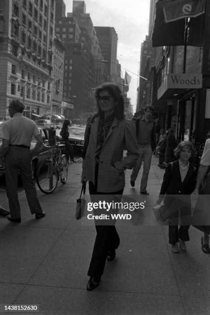 Jackie Onassis on the Street jackie onassis on the street