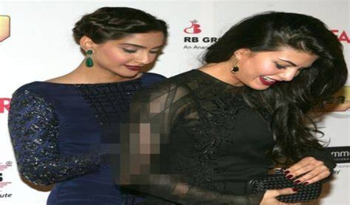 Jacqueline Had A Wardrobe Malfunction