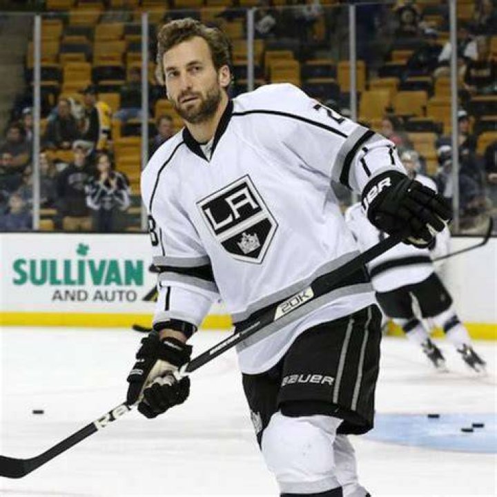 Jarret Lee Stoll Net Worth, Weight, Bio, Height, Age