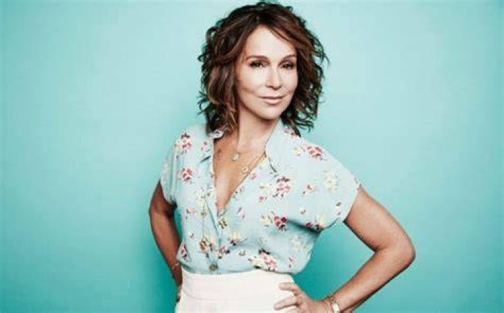 Jennifer Grey Net worth, Age: Bio-Wiki, Spouse, Kids, Weight