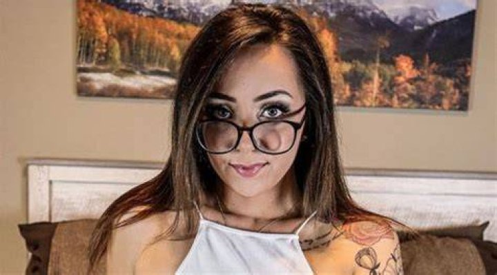 Jessie Woo - Age, Bio, Birthday, Family, Net Worth
