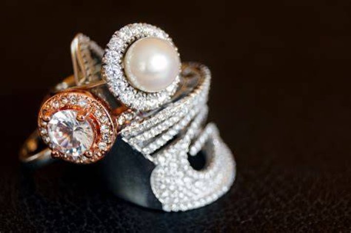 Jewellery, Diamond, Fashion accessory, Body jewelry, Gemstone, Ring, Brooch, Metal, Gold, Engagement ring, 