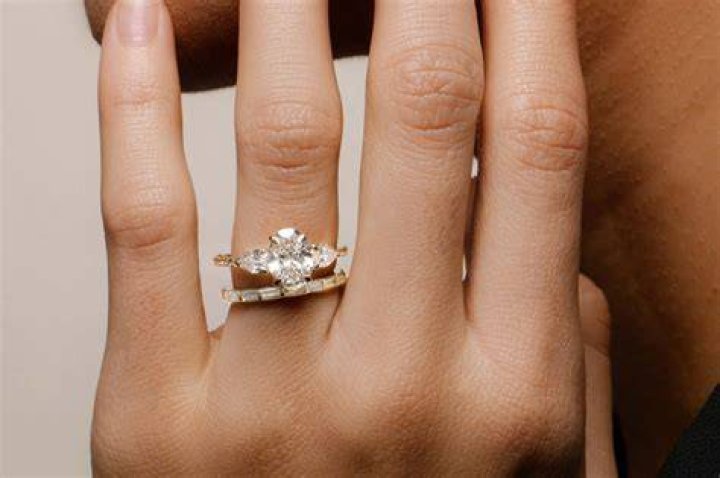 Jewellery, Ring, Engagement ring, Pre-engagement ring, Diamond, Fashion accessory, Platinum, Body jewelry, Wedding ring, Gemstone, 