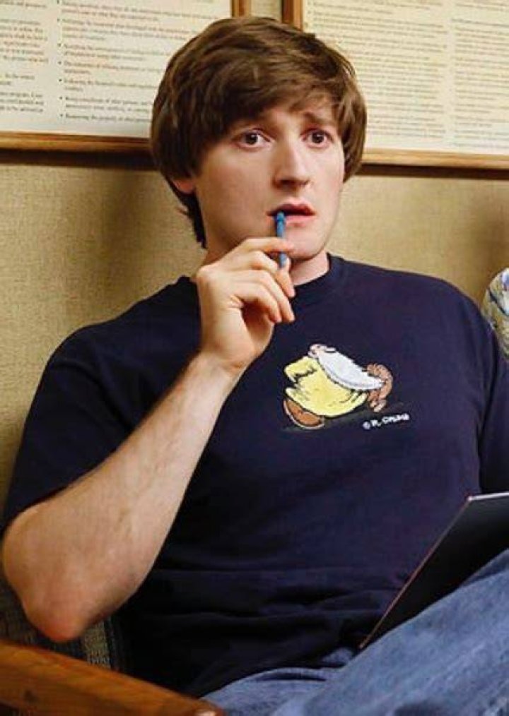 Jimmy Chance eating fruit in Raising Hope