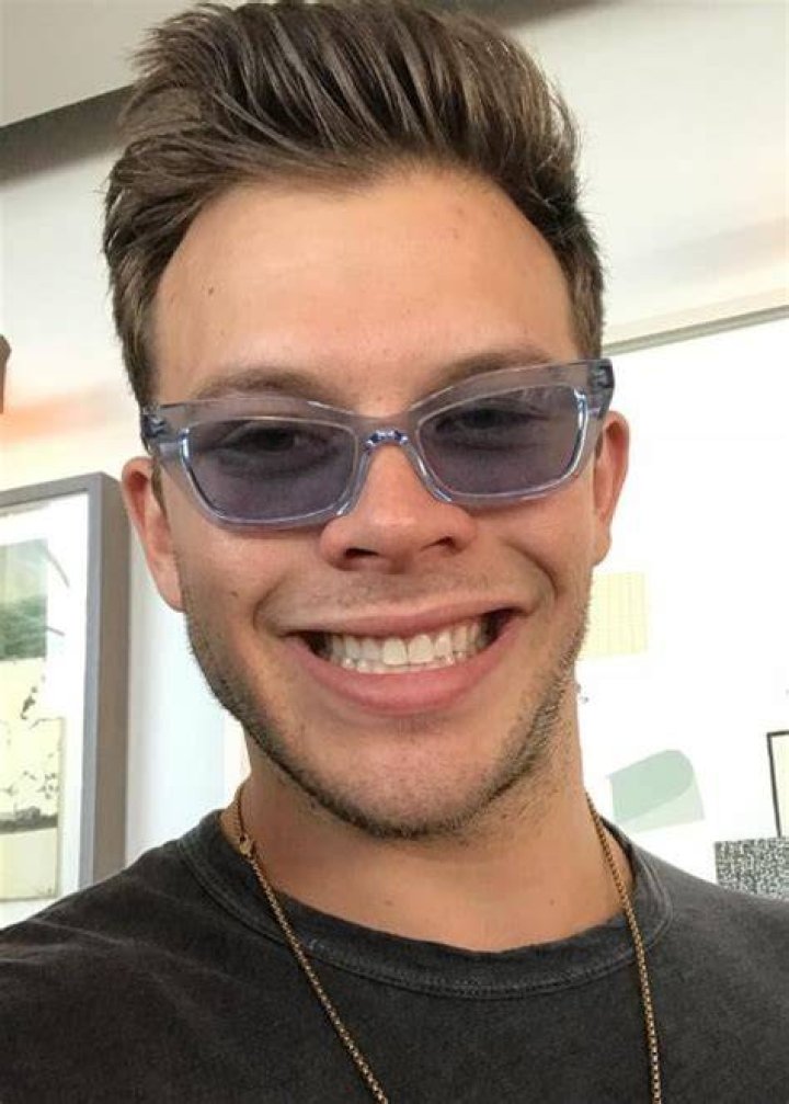Jimmy Tatro as young Bert Kreischer with shirt off on a train in the Machine