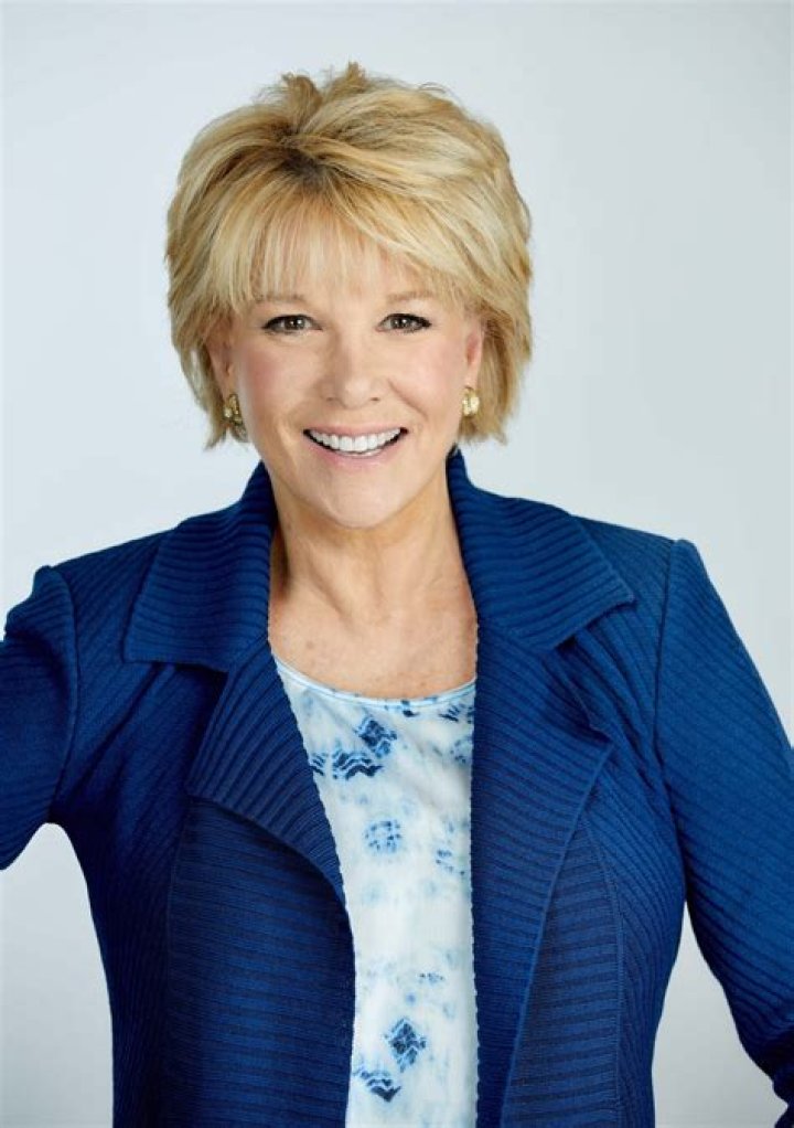 Joan Lunden - FamousFix