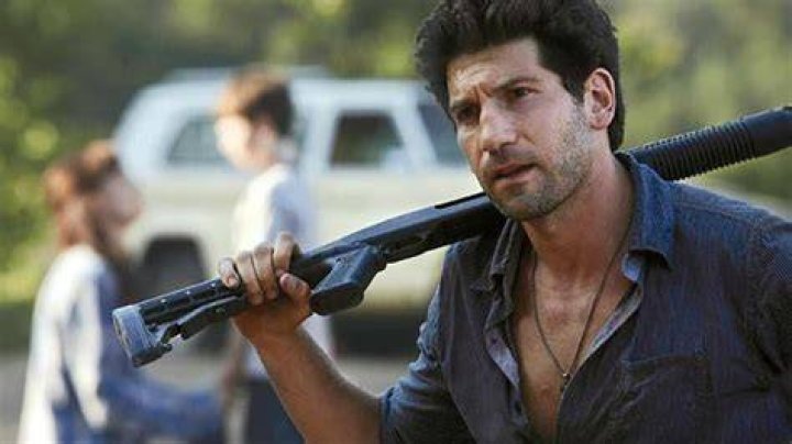 Jon Bernthal's character and Natalie in bed together in Wind River
