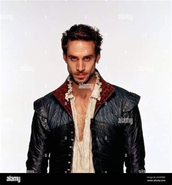 Joseph Fiennes photo gallery high quality pics of Joseph Fiennes