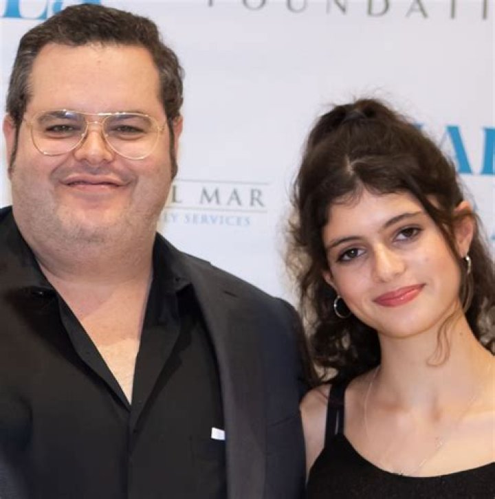Josh Gad’s Daughter Ava Gad: Age, Bio, Net Worth !