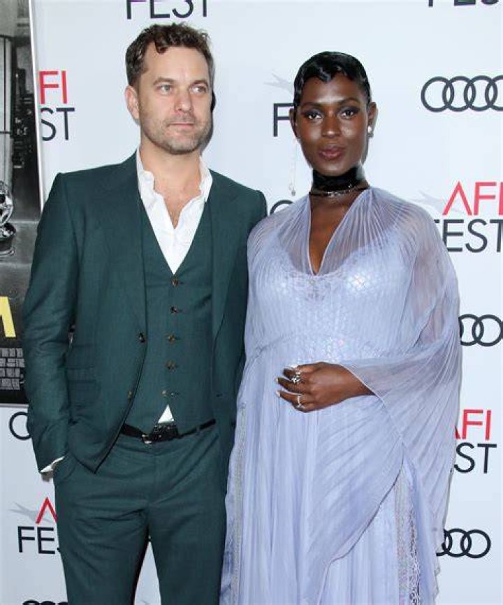 Joshua Jackson With His Wife And Their Daughter Out NYC