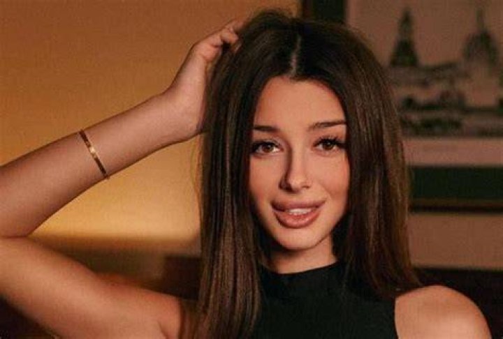 Julie Jess Biography, Age, Real Name, Nationality, Wiki, Photos, Videos