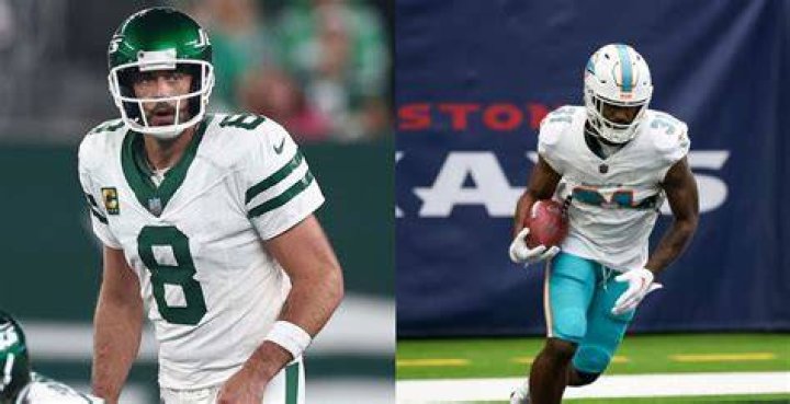“Just Sucks”: Raheem Mostert Slams MetLife Turf After Jaylen Philips Suffers
Same Fate as Aaron Rodgers