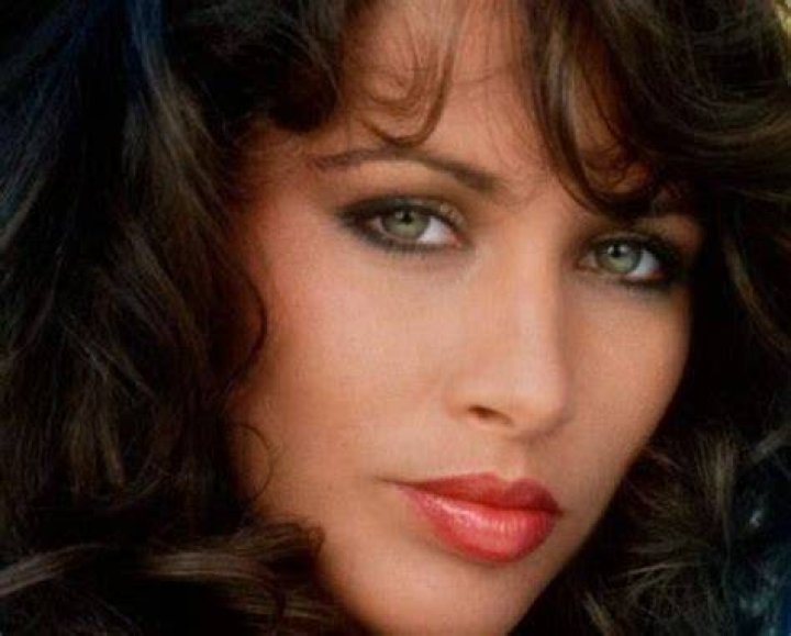 Karen Velez Biography Facts, Childhood, Family Life & Achievements