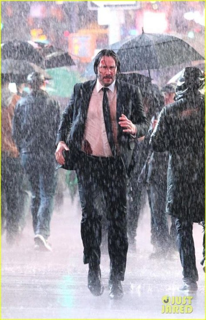 Keanu Reeves in the rain in Point Break