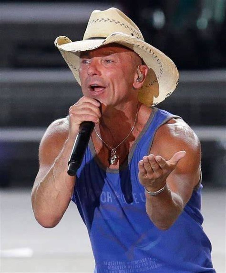 Kenny Chesney's Mother Joined Him Onstage During Duet With Kelsea Ballerini