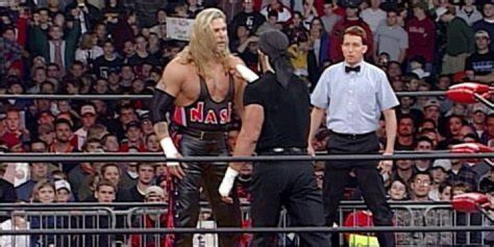 Kevin Nash v Hulk Hogan Nitro January 1999 Cropped