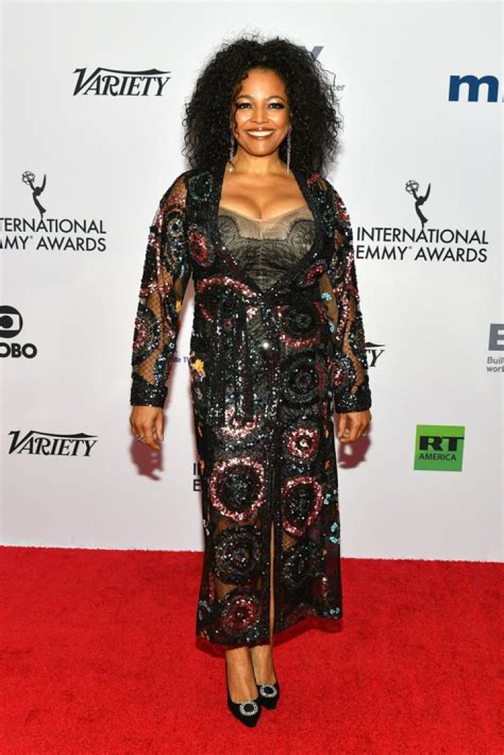 Kim Fields height