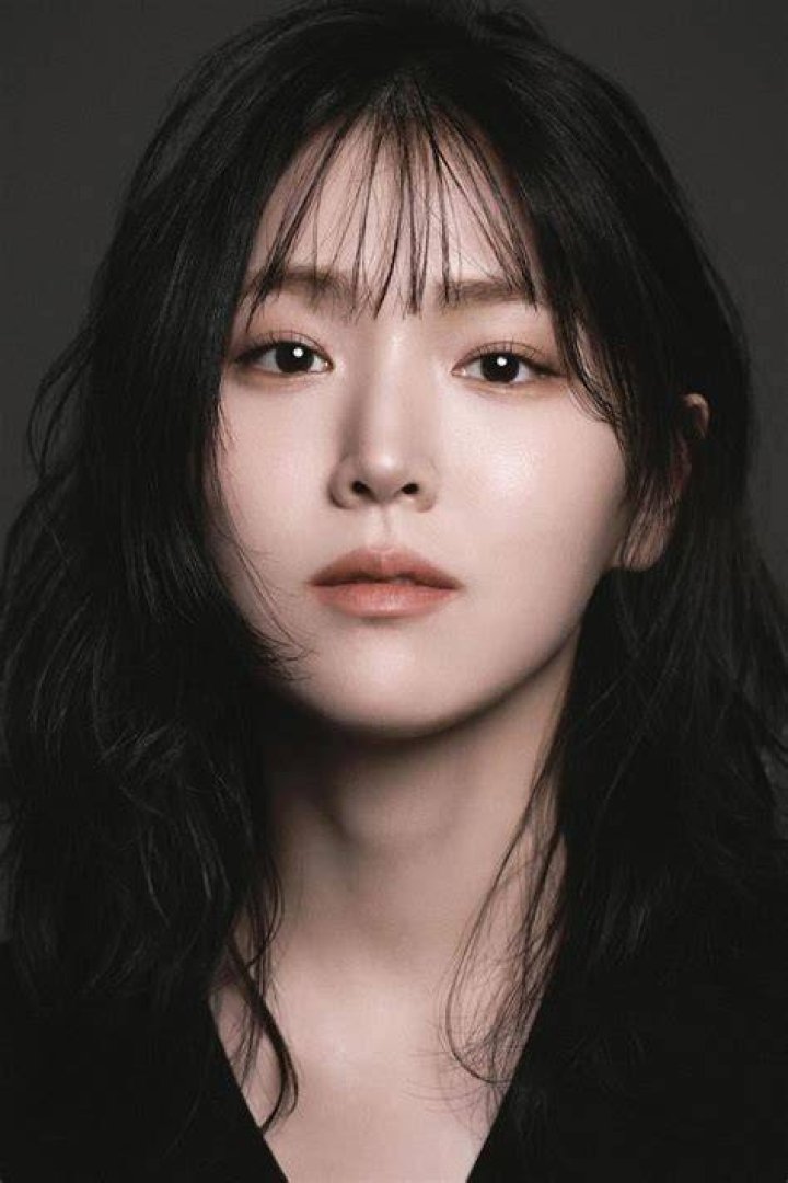 Kim Ji Eun Is A Confident Woman From A Prestigious Family Whose Life