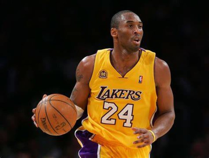 Kobe Bryant of the LA Lakers talks with wife Vanessa, his daughters Gianna and Natalia, and mother-in-law Sofia during the game against Indiana Pacers at Staples Center on 29 November 2015.