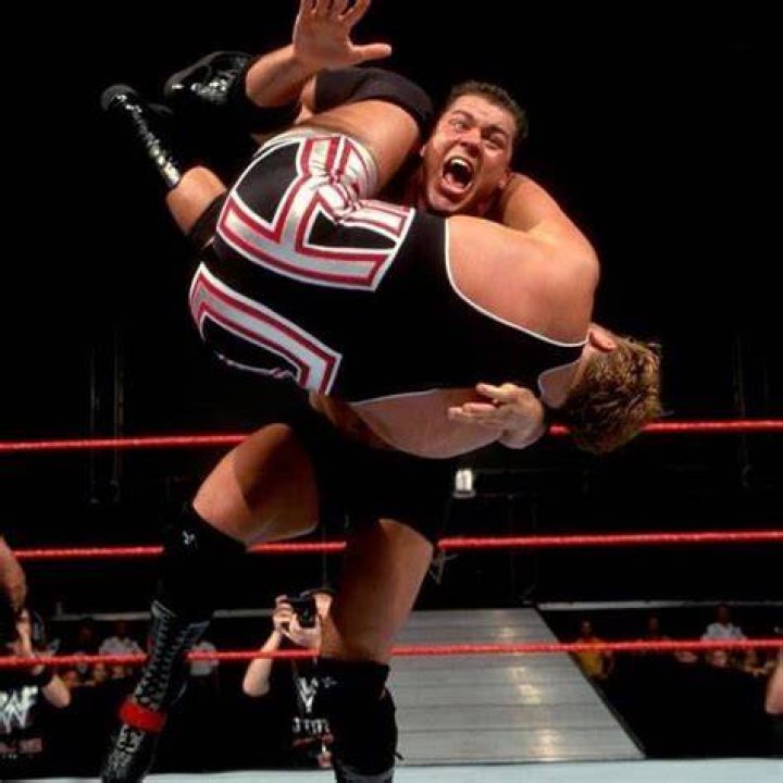 Kurt Angle vs. Owen Hart (WWE Shotgun Saturday Night, 5/15/1999)