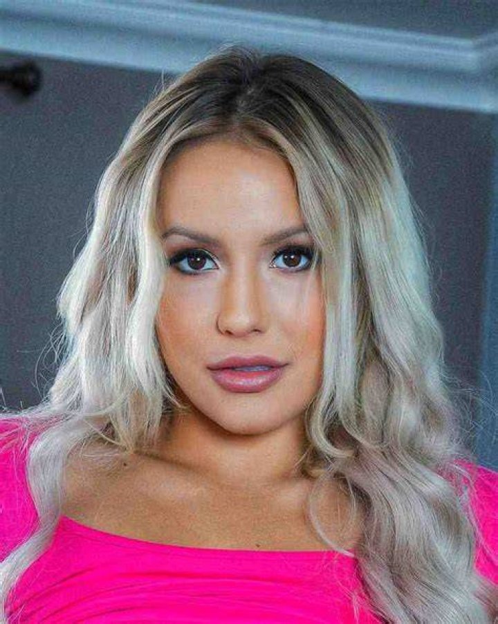Kylie Page Wiki, Biography, Age, Height, Boyfriend, Career, Photos