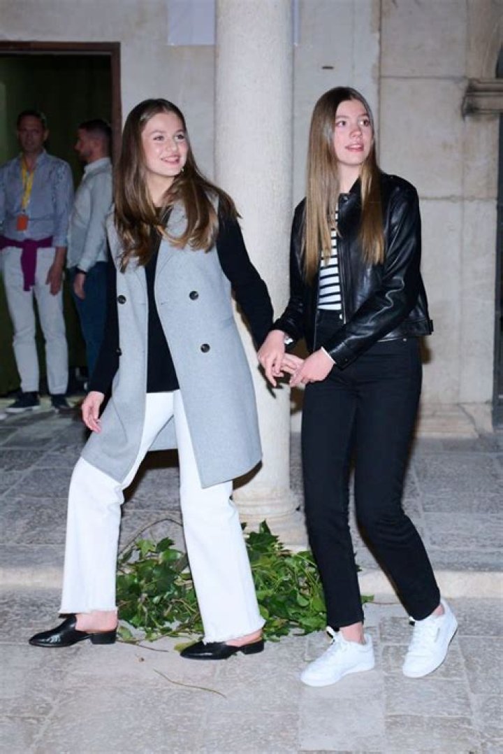 la infanta sof&iacute;a con zapatillas reebok