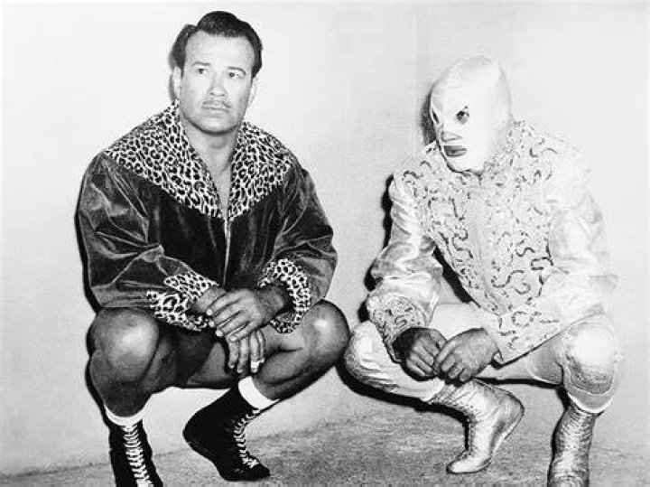La Pareja Atomica: El Santo and Gory Guerrero