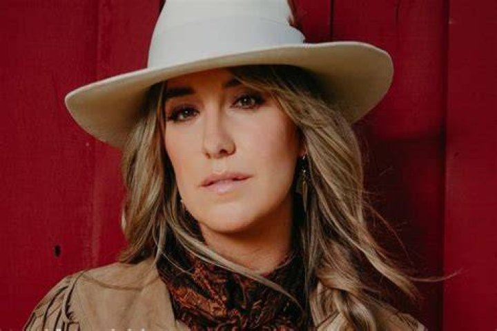 Lainey Wilson age, height, bio, parents, net worth boyfriend
