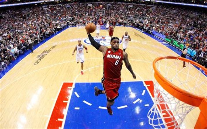 Lebron James dunk 2013