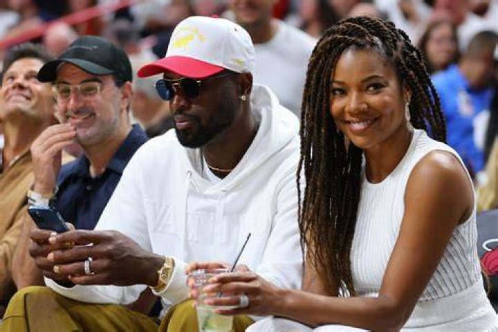 LeBron James, Dwyane Wade’s Wife and Shaquille O’Neal’s Ex Show Love as Savannah
James Blows Own Trumpet After 37th Birthday