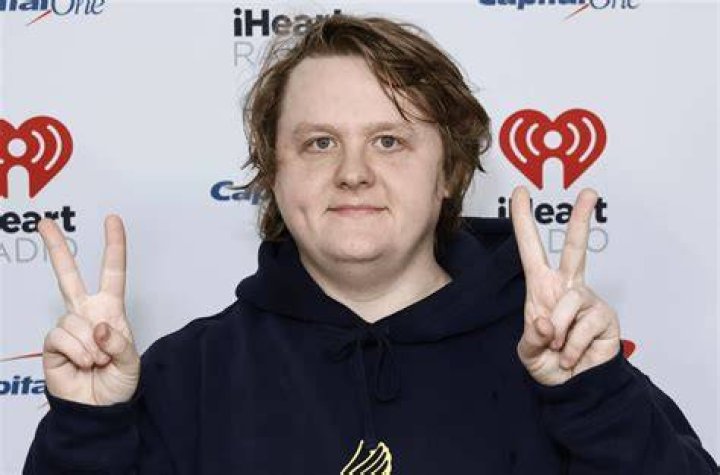 Lewis Capaldi Net Worth, Wiki, Age, Songs, Girlfriend, Height, Education, Parents