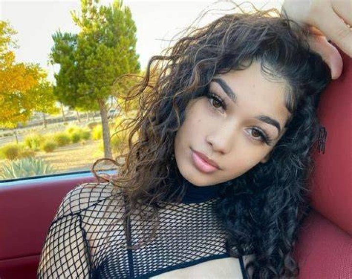 Lexi 2 legit, model, instagram model, fashion model Personal Bio
