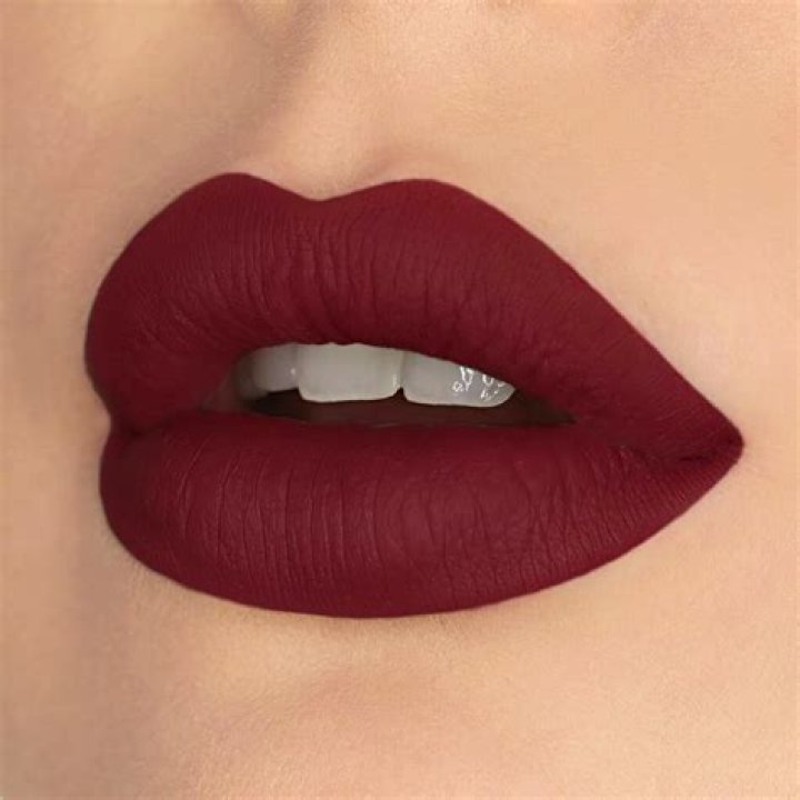 Liquid Lipstick Matte in Red Coma
