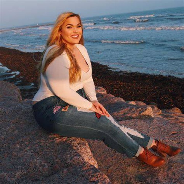 Loey Lane's Weight Gain Why YouTuber Embraced Her Body?