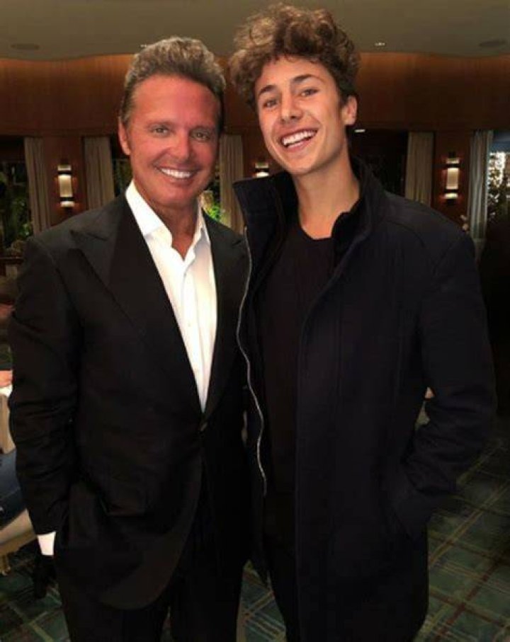 Luis Miguel Height, Age, Body Measurements, Wiki