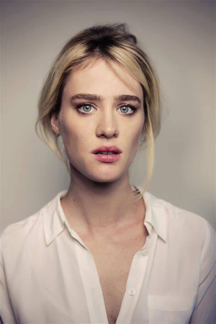 Mackenzie Davis Gallery Super Stars Bio