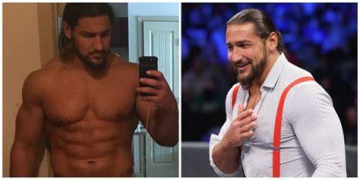 Madcap Moss Mirror selfie WWE