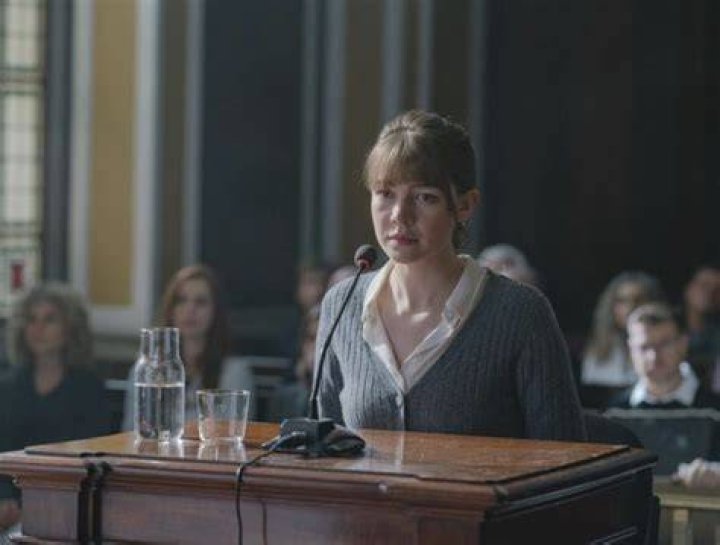 Maggie in the courtroom in The Lincoln Lawyer on Netflix.