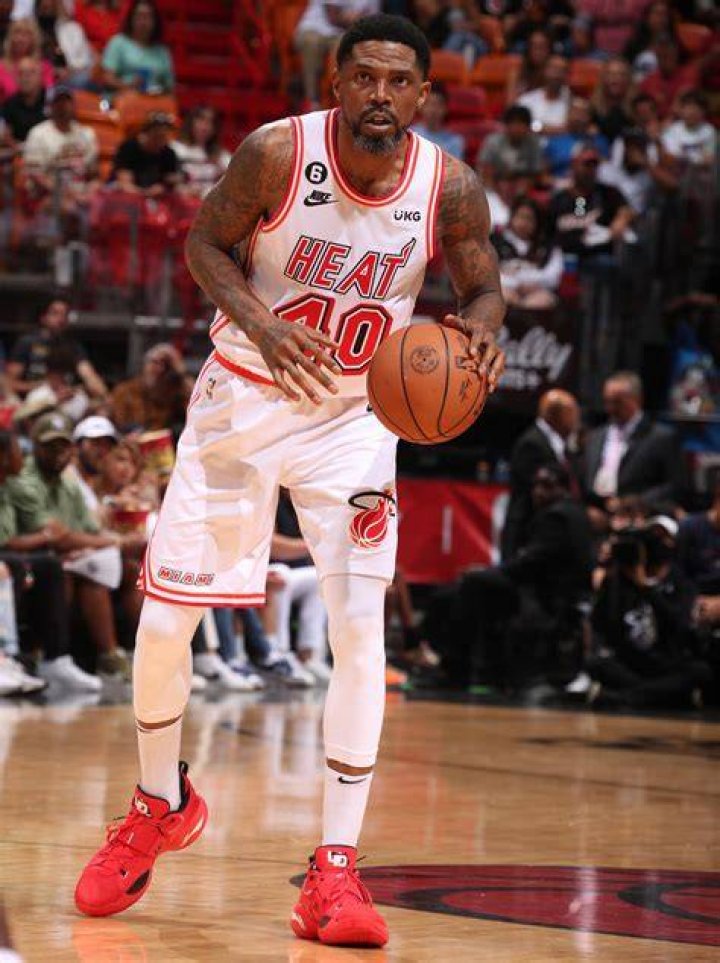 “Man Caught a Stray.. 6-feet Under”: Udonis Haslem’s ‘F**k Bill Russell’ Speech
Caught Bam Adebayo and Heat by Surprise