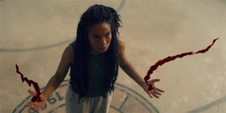 marie moreau controls blood with her hands in Gen V