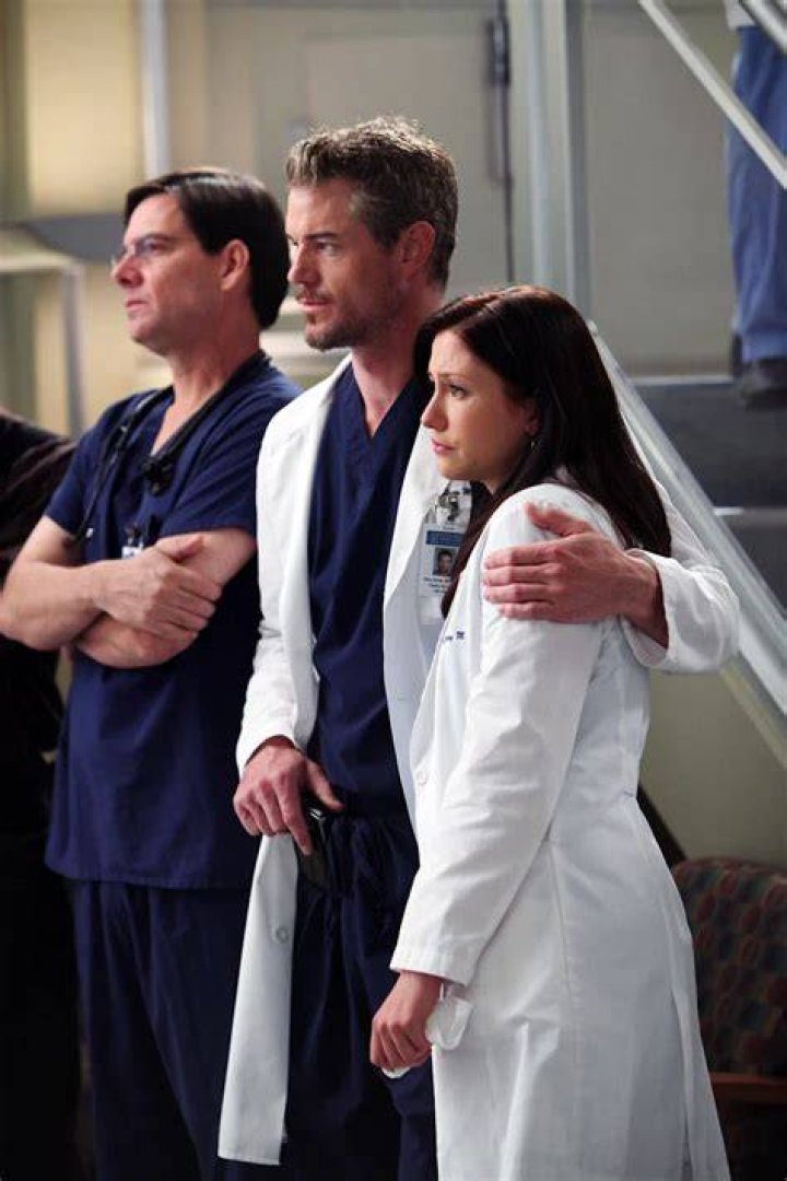 Mark and Lexie embrace at Joe's Bar.